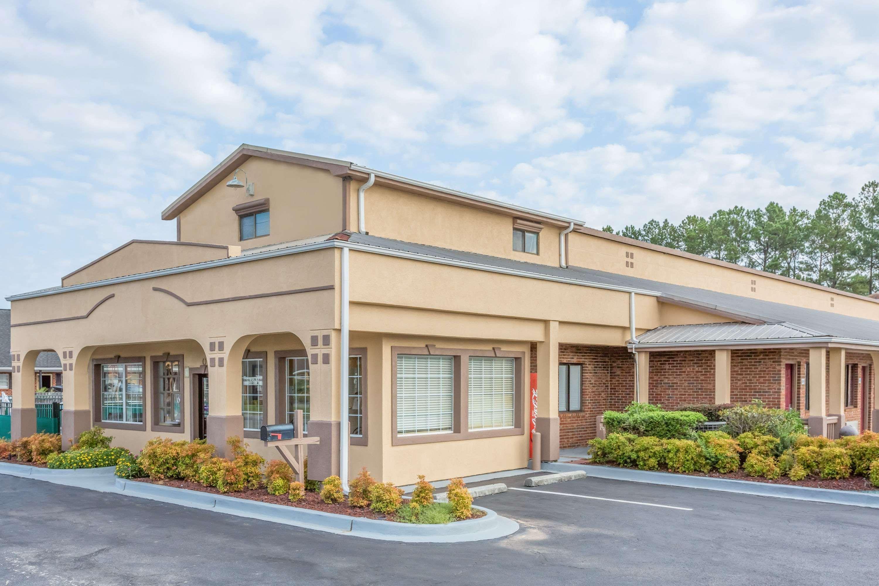 Super 8 By Wyndham Santee Hotel Exterior photo