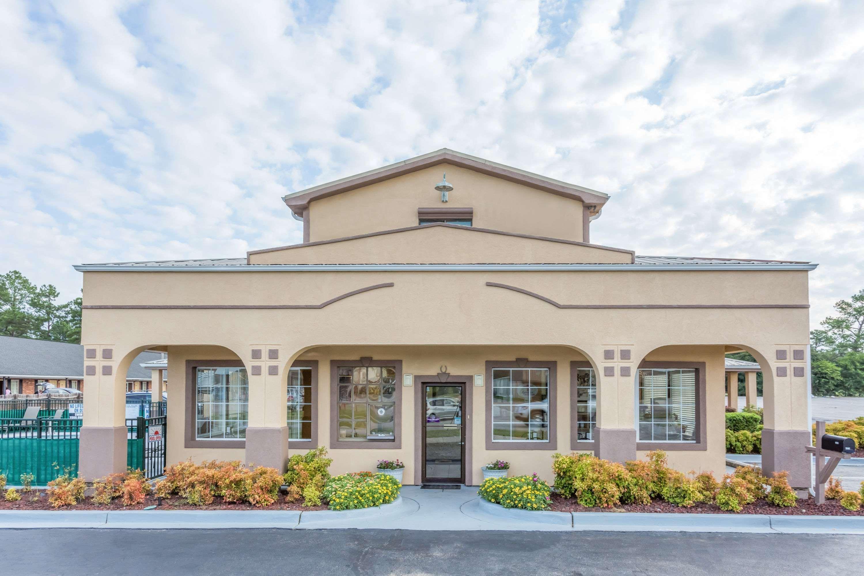 Super 8 By Wyndham Santee Hotel Exterior photo