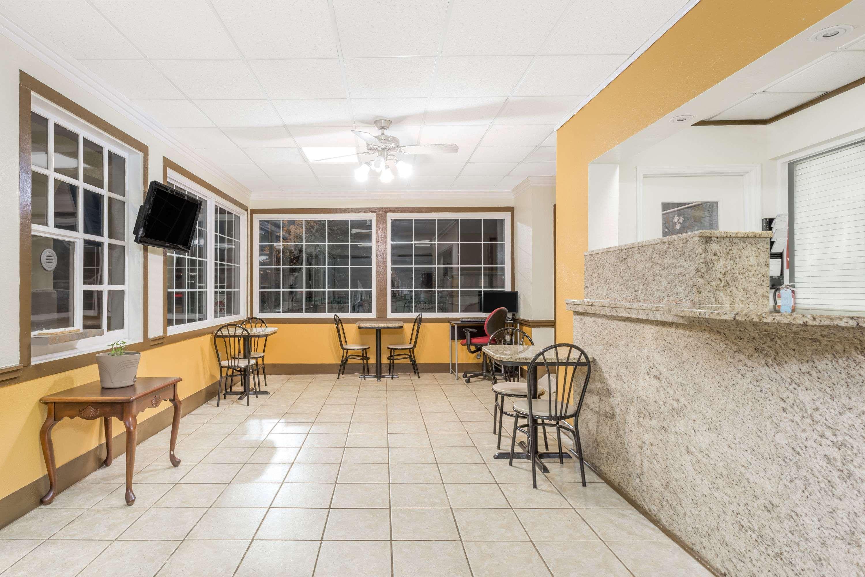Super 8 By Wyndham Santee Hotel Exterior photo